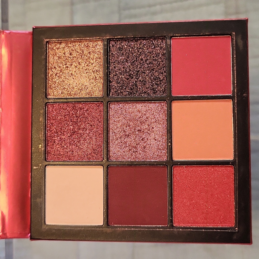 Huda Beauty Ruby Obsessions Eyeshadow Palette